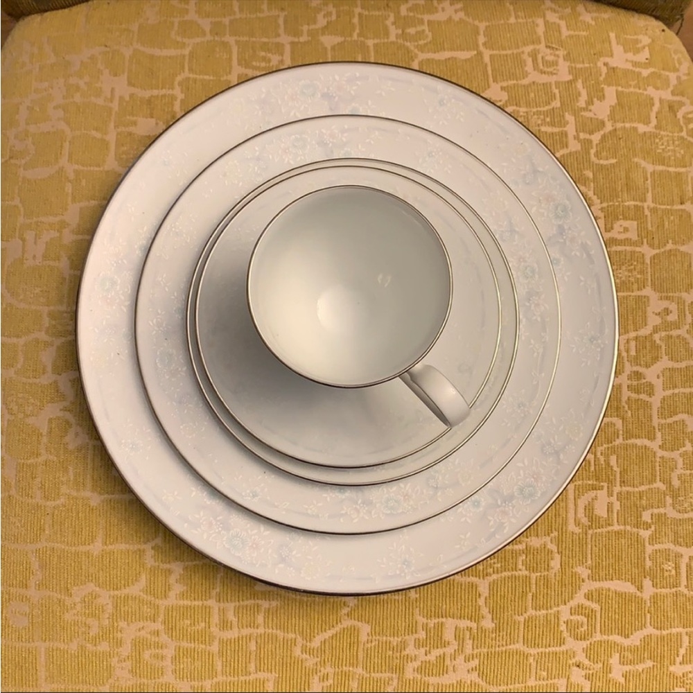 Noritake Ireland “Anticipation” 5-piece place setting - Picture 1 of 9